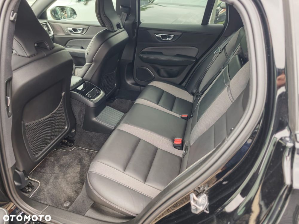 Volvo V60 T6 AWD Recharge Geartronic RDesign - 22