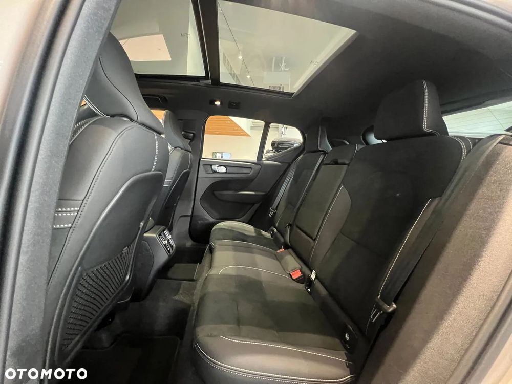 Volvo XC 40 B4 AWD Ultimate Dark - 22