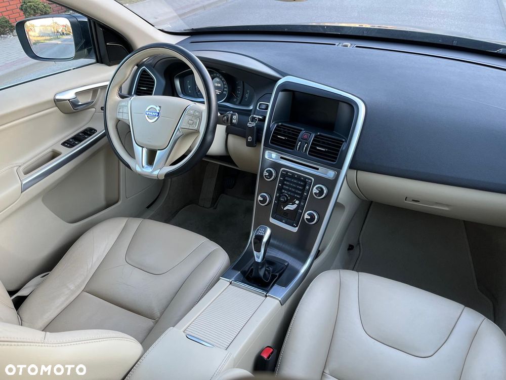 Volvo XC 60 D4 Momentum - 21