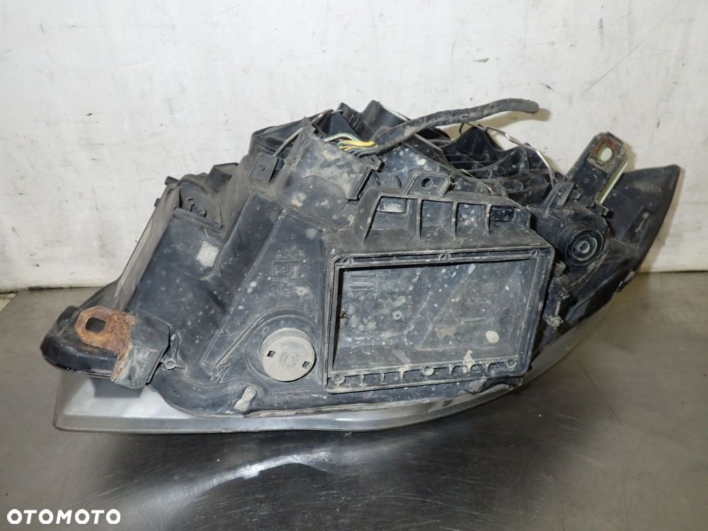 LAMPA PRAWA PRZEDNIA BMW 118 2.0  7249650-01 - 3