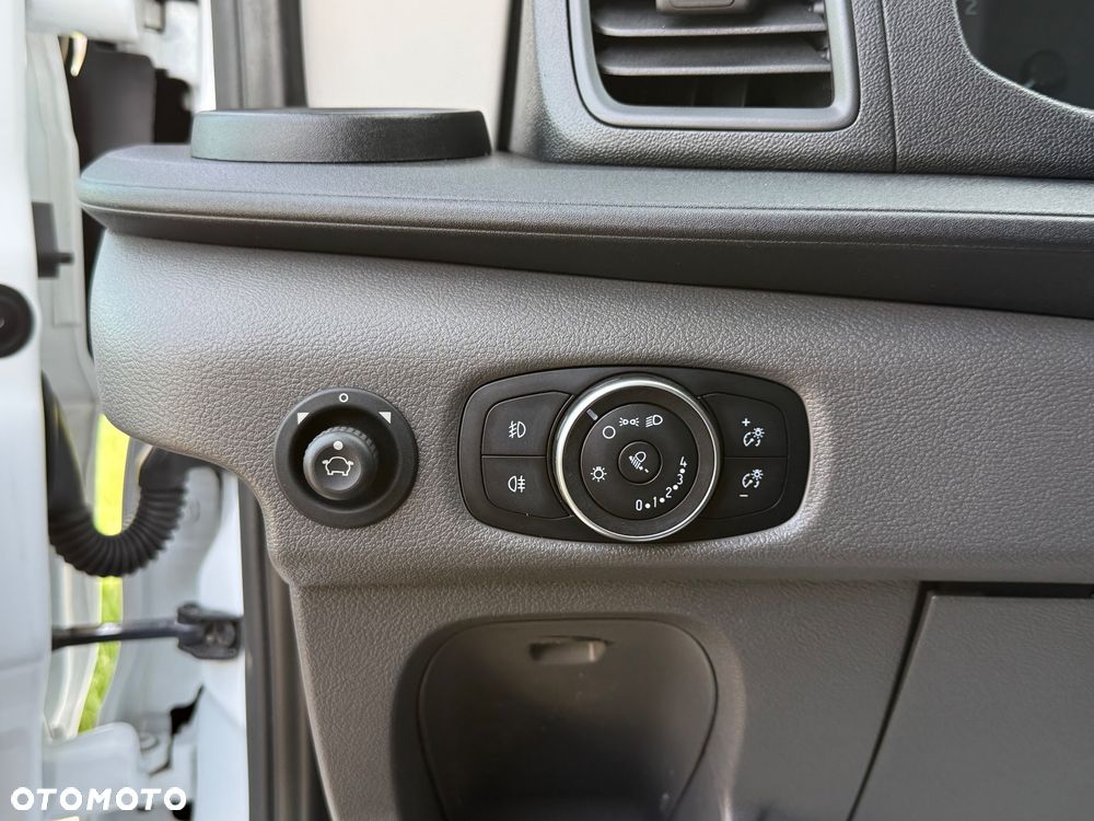 Ford Transit - 25