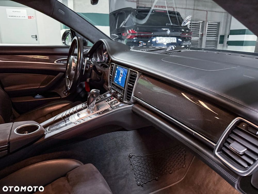 Porsche Panamera GTS PDK - 18