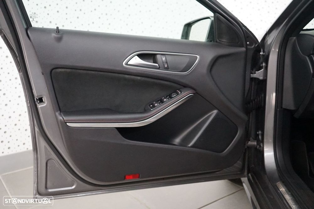 Mercedes-Benz A 180 d AMG Line - 11