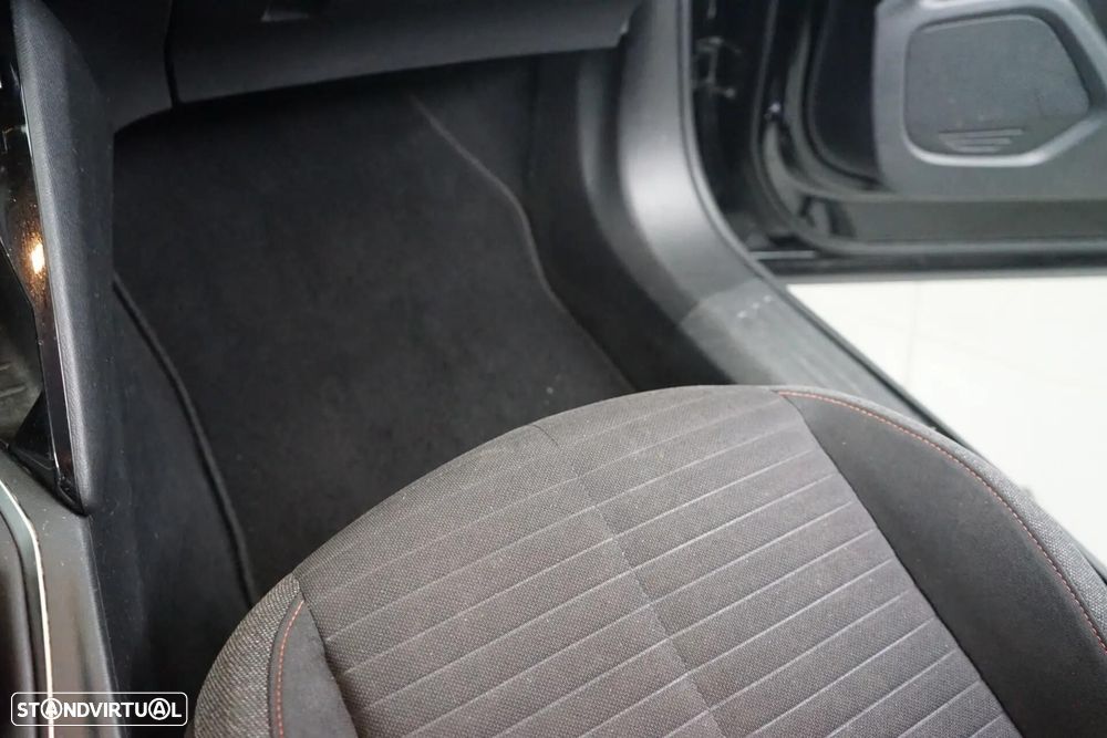 Peugeot 2008 1.2 PureTech Allure - 37