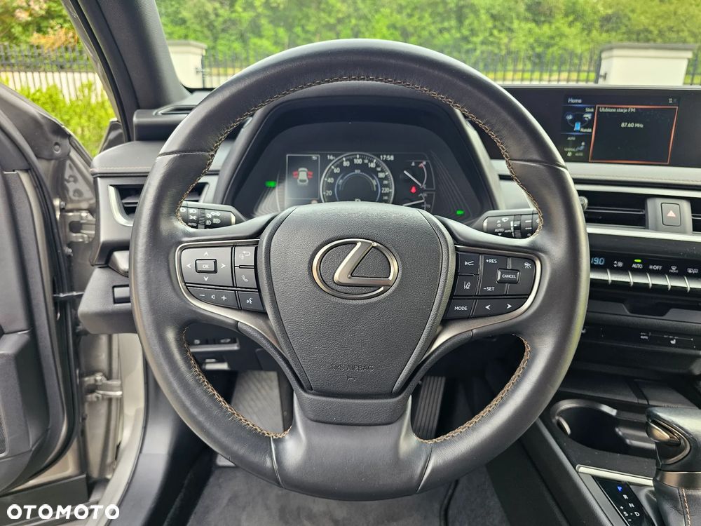 Lexus UX - 16