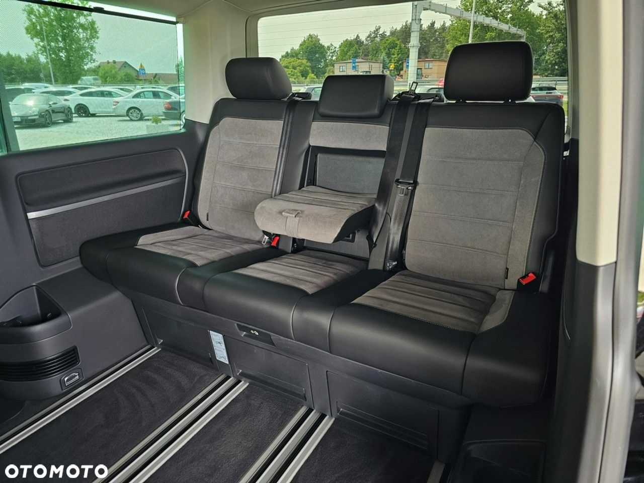 Volkswagen Multivan - 34