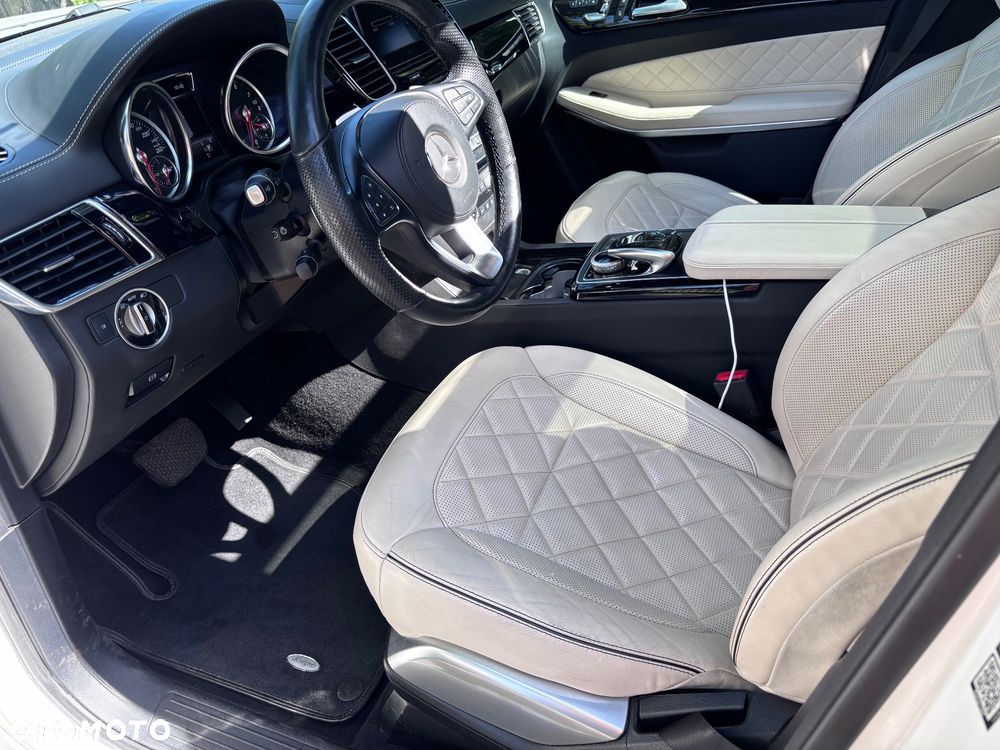 Mercedes-Benz GLS - 14