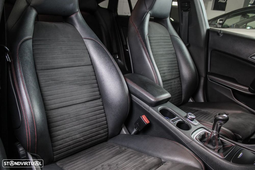 Mercedes-Benz CLA 200 d Shooting Brake AMG Line - 18