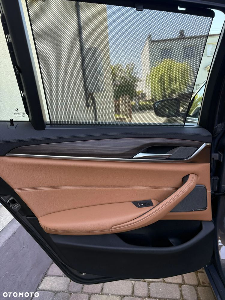 BMW Seria 5 530i xDrive Luxury Line - 9