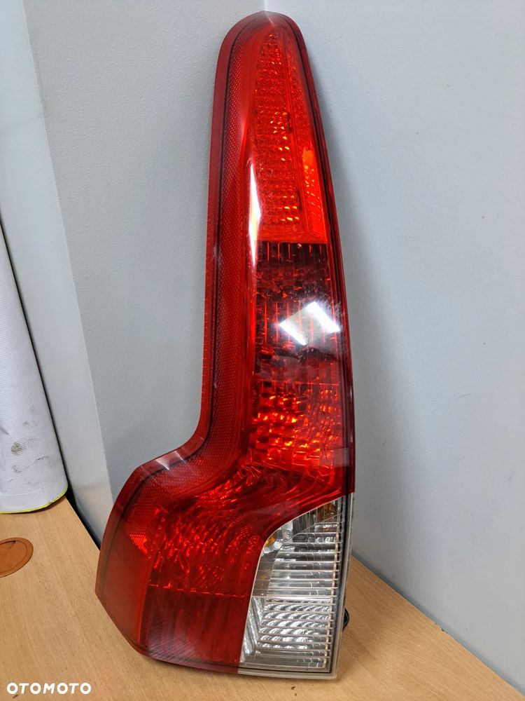 LAMPA LEWY TYŁ VOLVO V50 EUROPA LIFT 07-12R