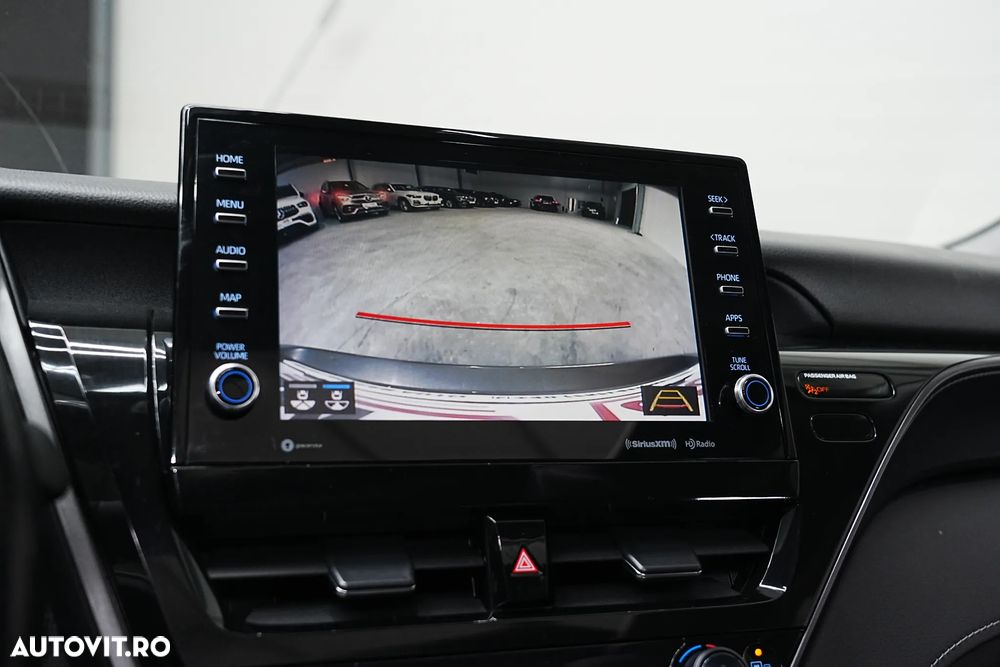 Toyota Camry Luxury - 29