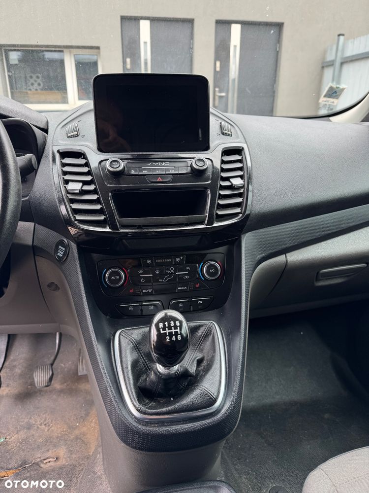 Ford Tourneo Connect - 14
