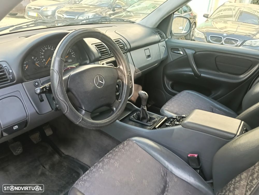 Mercedes-Benz ML 230 Standard - 16