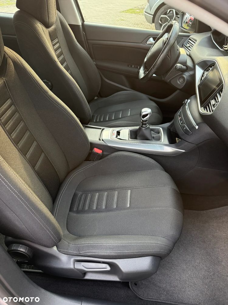 Peugeot 308 1.2 PureTech Allure S&S - 3