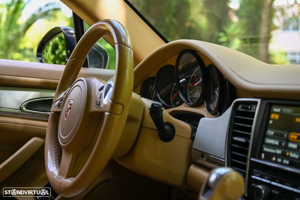 Porsche Panamera S Hybrid J19 - 26
