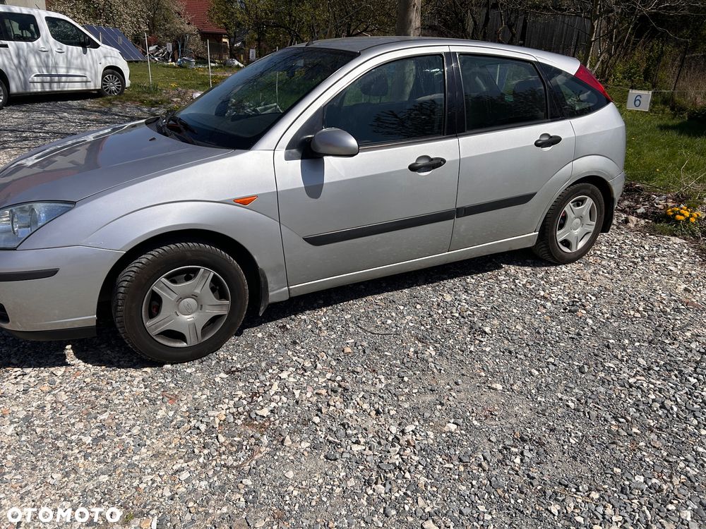 Ford Focus 1.6 Ambiente - 2