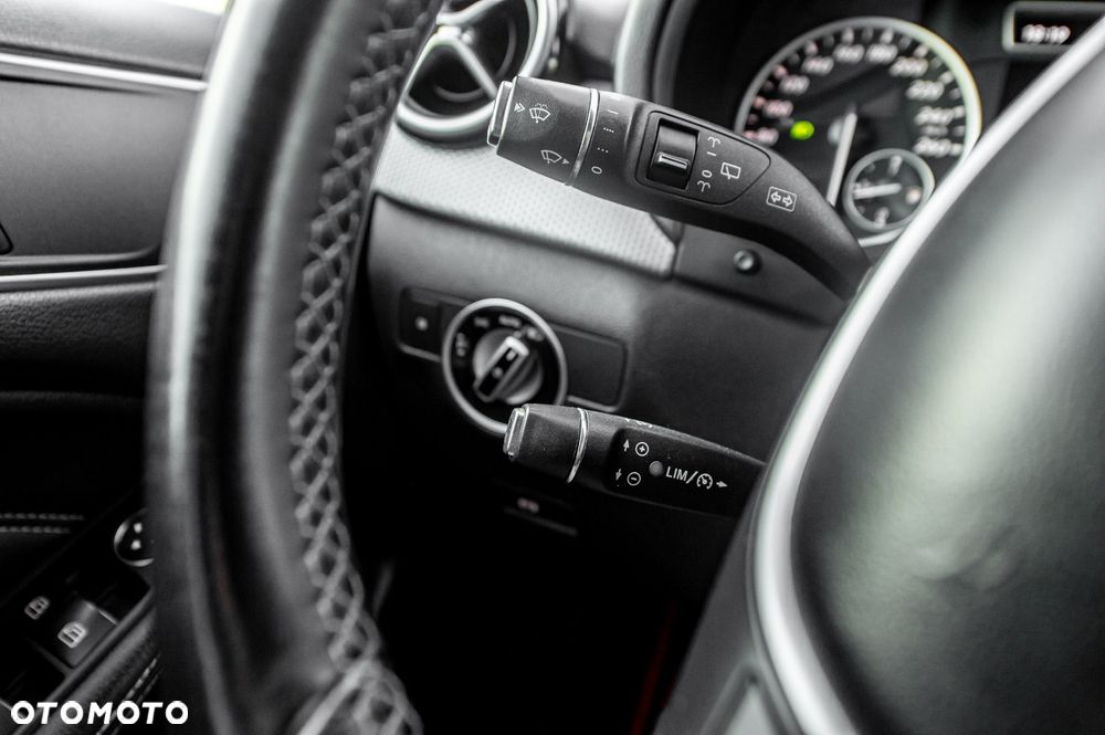 Mercedes-Benz Klasa B 200 UrbanStyle Edition - 25