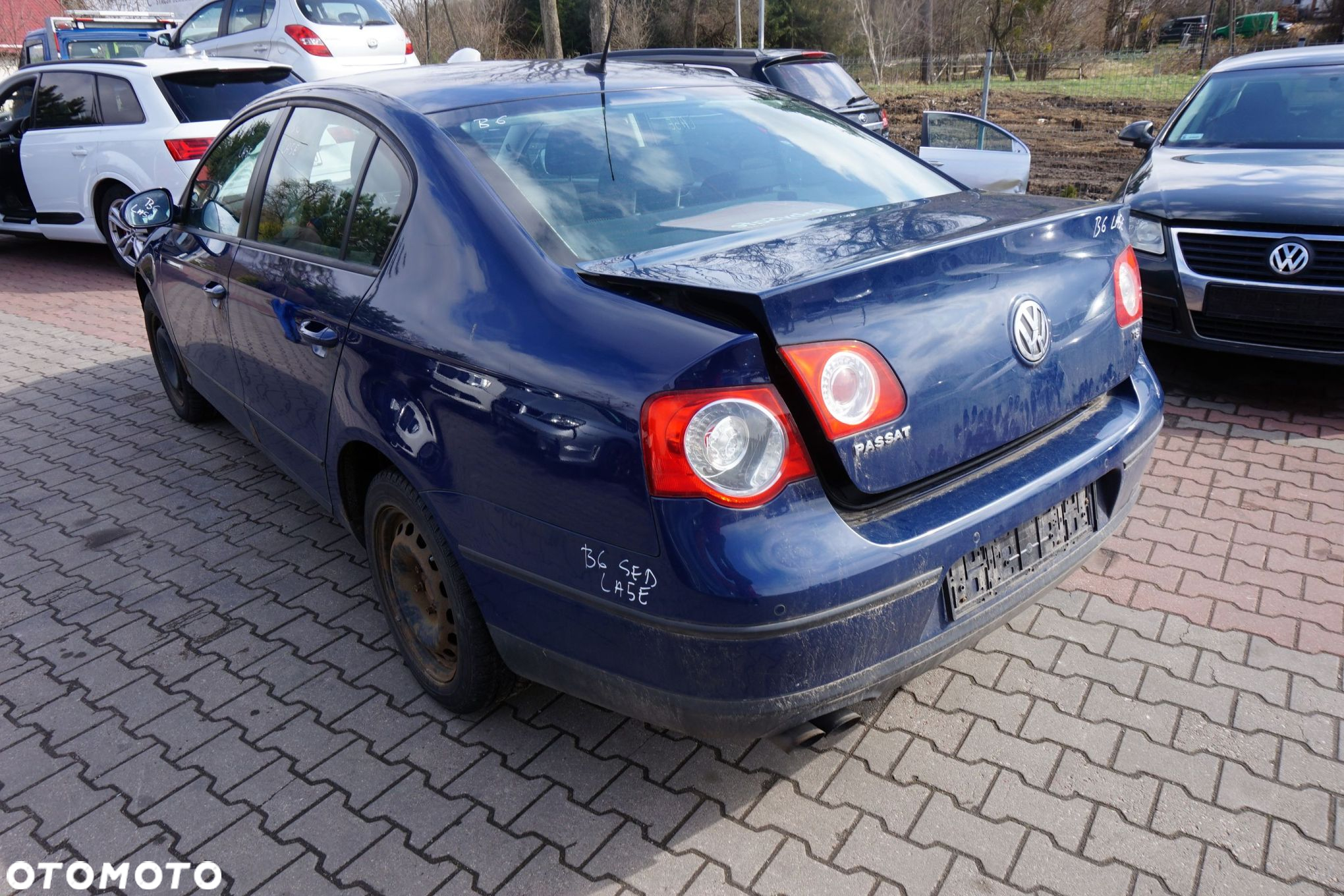VOLKSWAGEN PASSAT B6 SEDAN 2009 LA5E 1.8 TSI BZB 160KM KVT GRANATOWY na części - 3