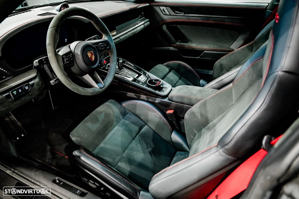 Porsche 911 (992) Targa 4 GTS - 11