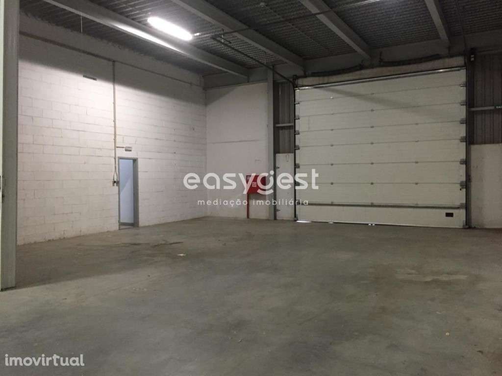 Nave em saída de Alverca para comércio e serviços, tipo industrial - Grande imagem: 3/18