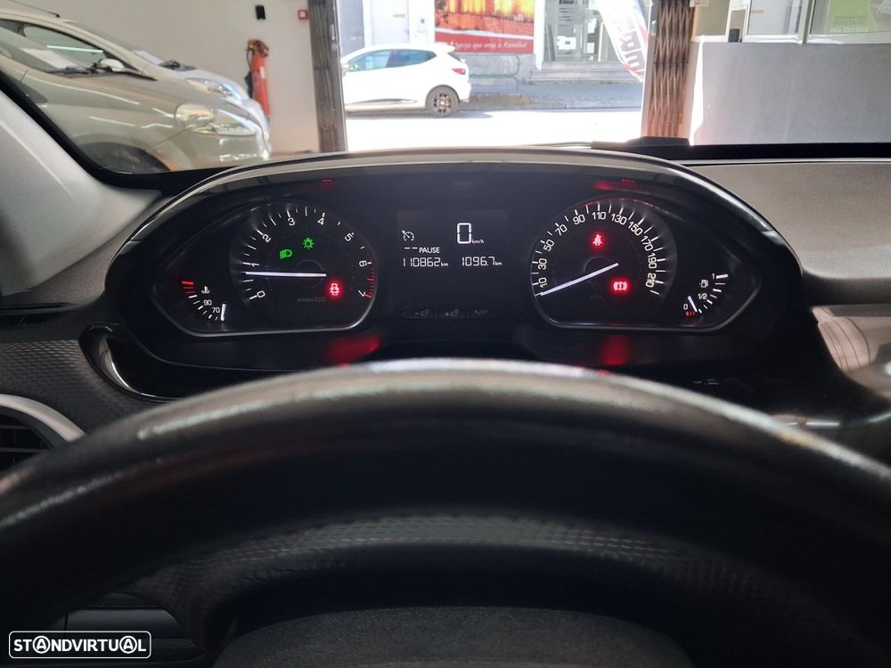 Peugeot 208 1.2 PureTech Style - 11