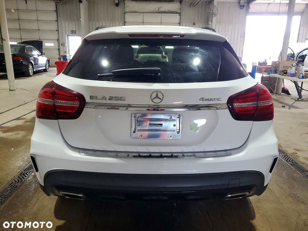 Mercedes-Benz GLA 250 4Matic 7G-DCT - 6