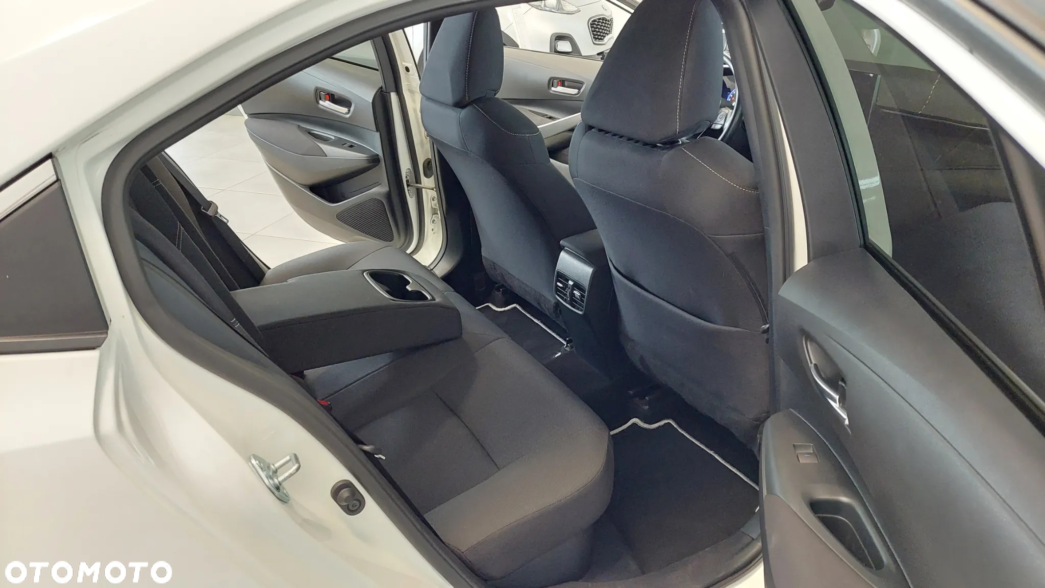Toyota Corolla 1.8 Hybrid Comfort - 34