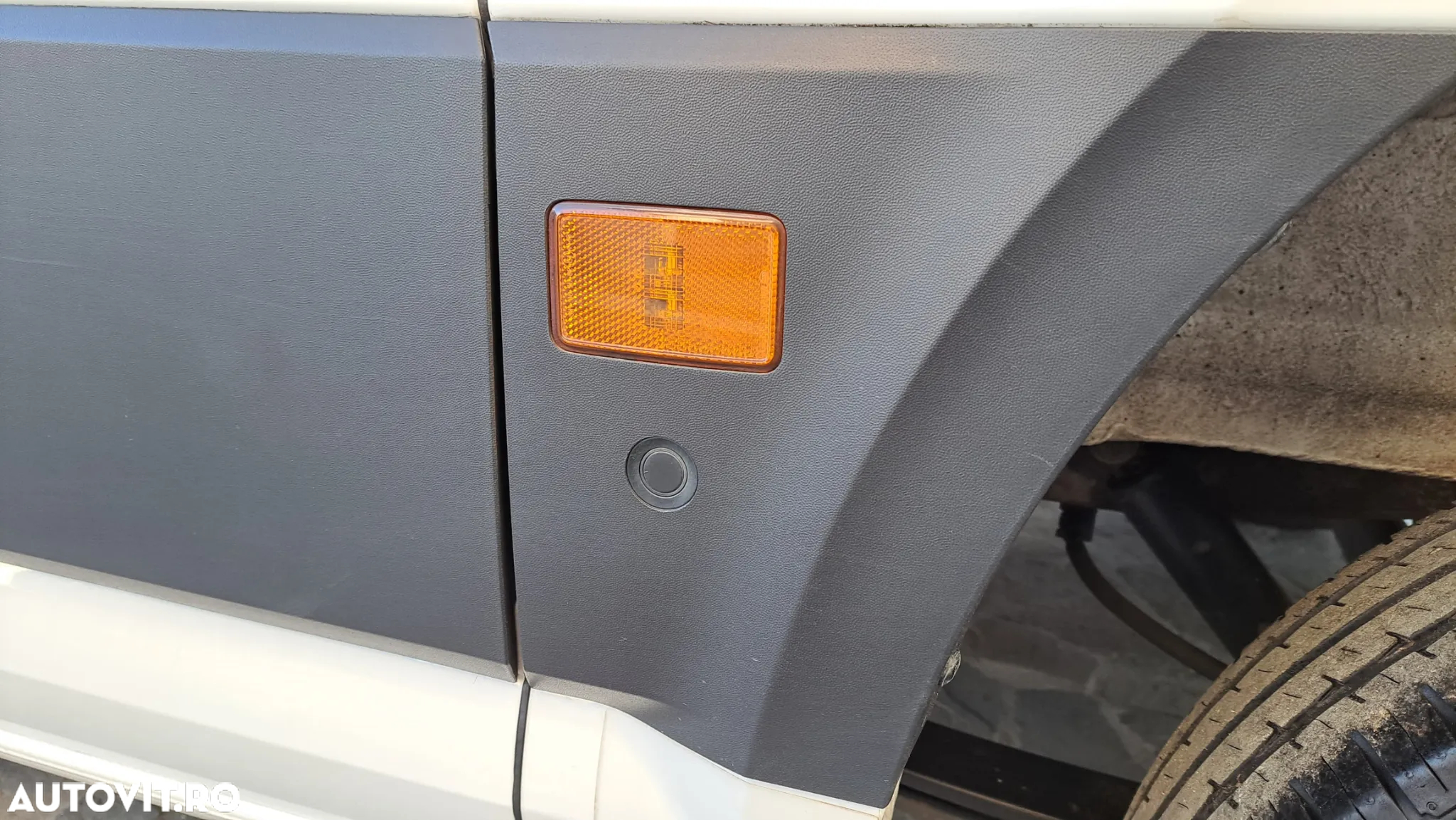 Volkswagen CRAFTER VAN L3H3 BUSINESS LINE FWD - 17
