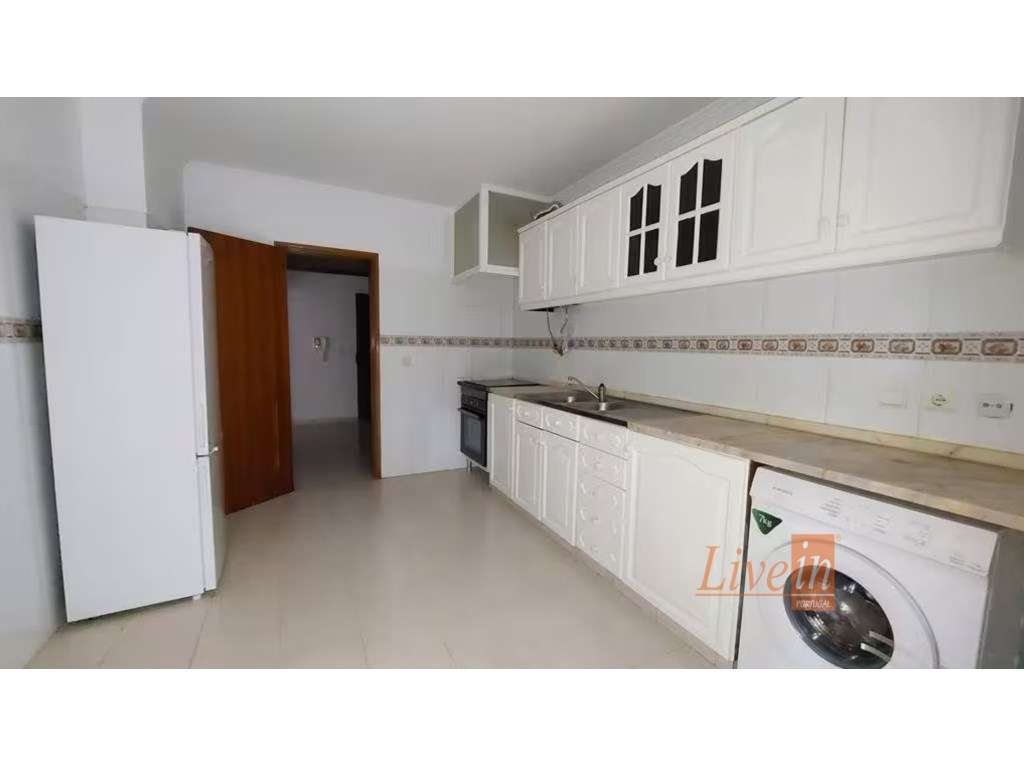 Apartamento T2 com Arrecadação em Mem Martins - Grande imagem: 2/10