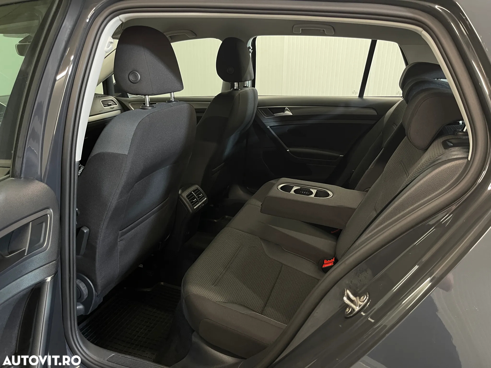 Volkswagen Golf 1.6 TDI Comfortline - 10