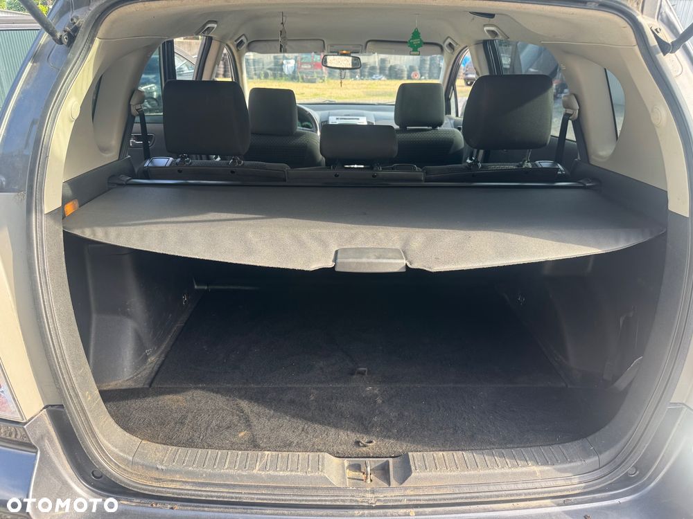 Toyota Corolla Verso 2.2 D-4D - 12