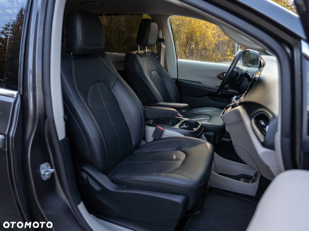 Chrysler Pacifica - 14