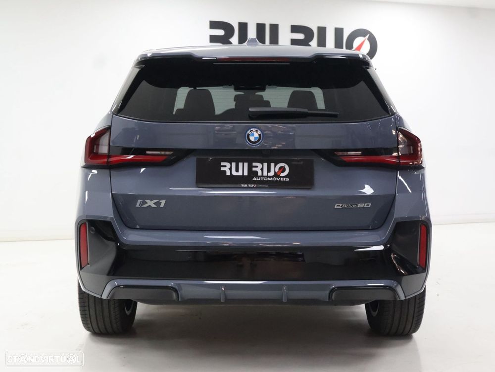 BMW iX1 eDrive20 Pack Desportivo M - 34