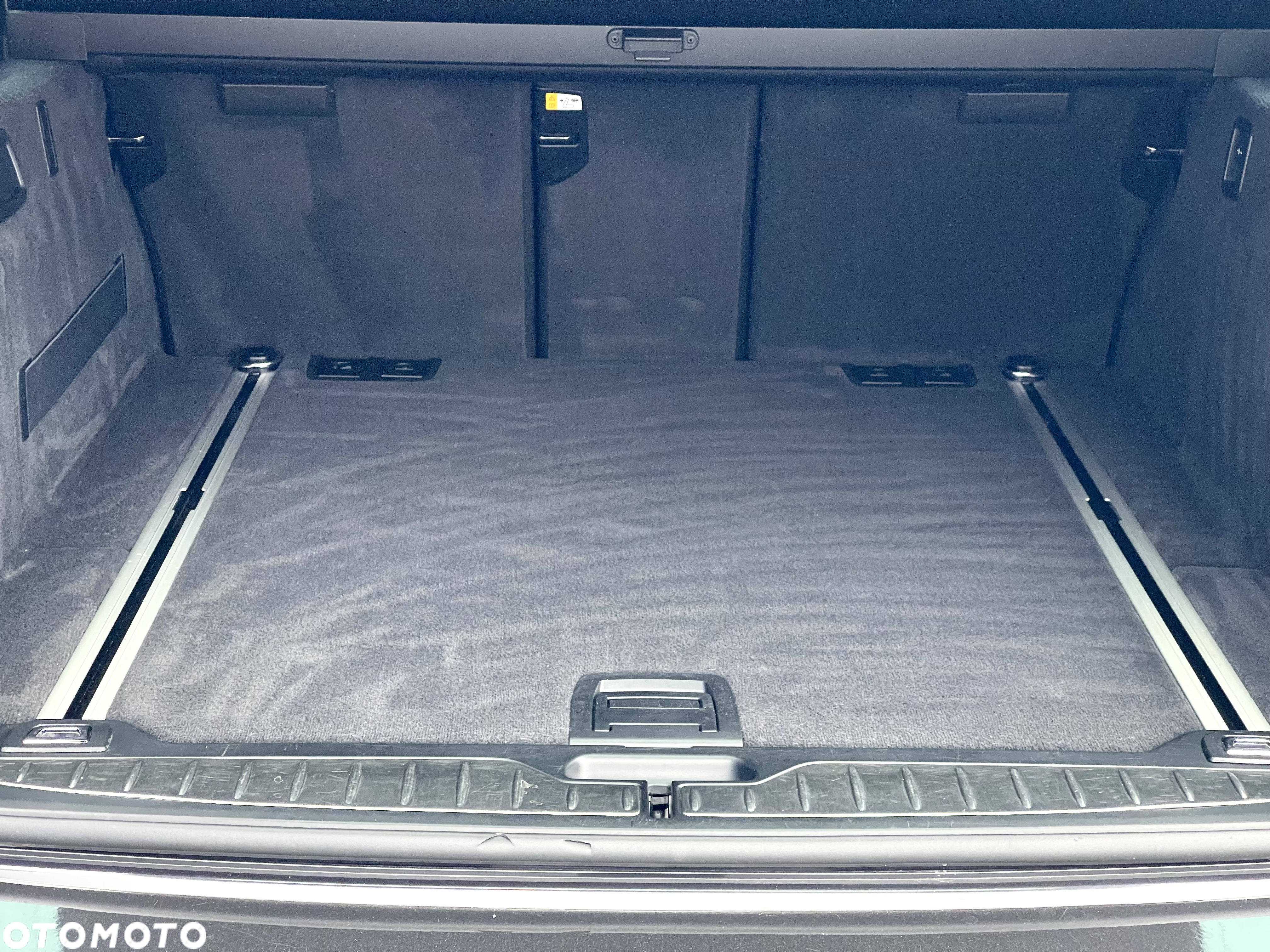BMW Seria 5 530d xDrive Touring - 12