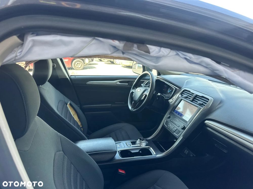 Ford Fusion - 16