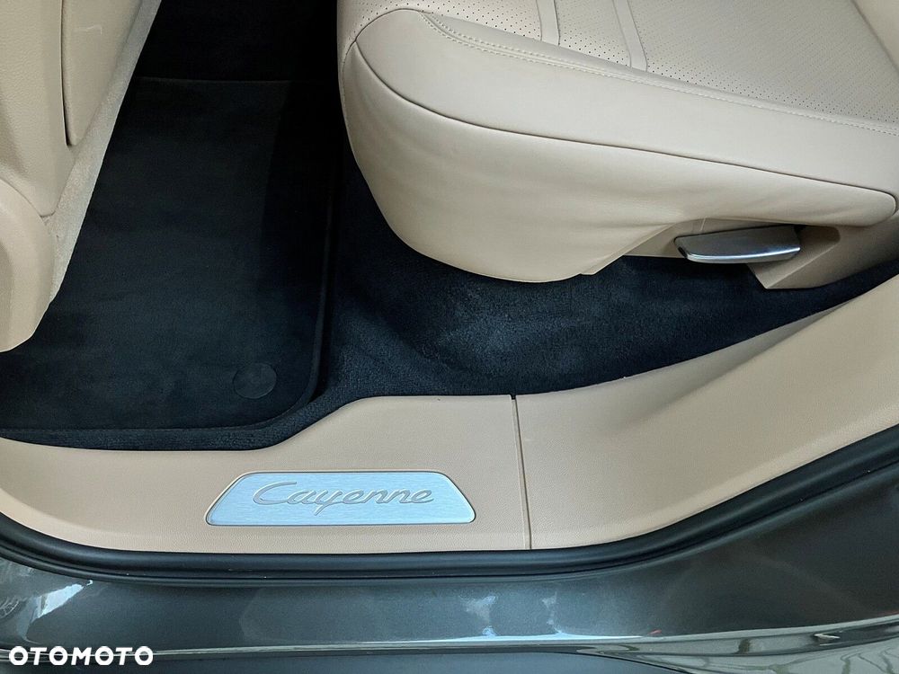 Porsche Cayenne - 20