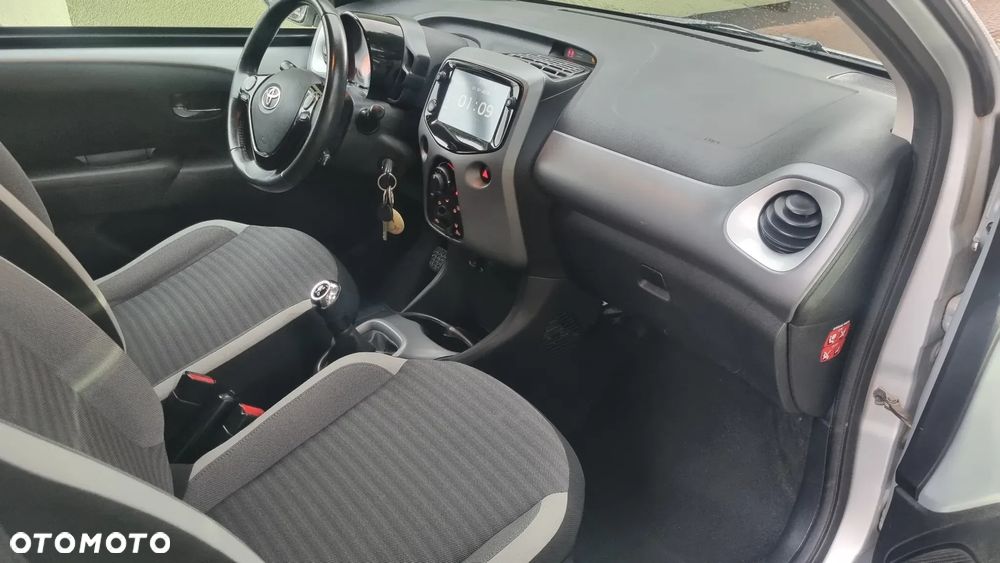 Toyota Aygo x-JBL - 28