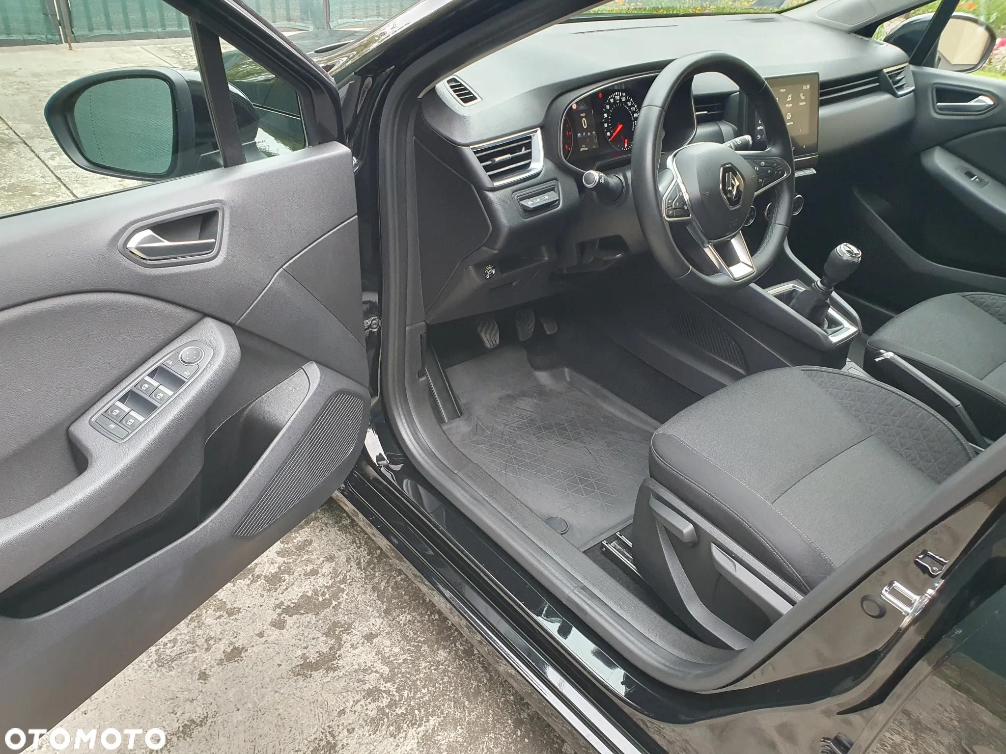 Renault Clio - 21