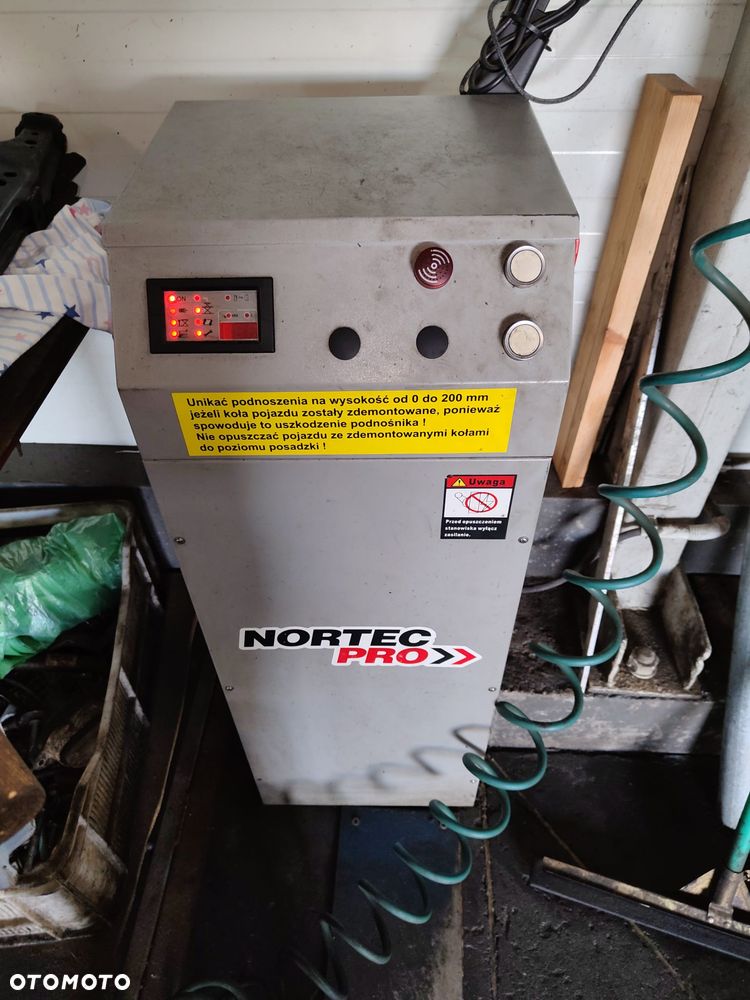 Podnośnik nożycowy naposadzkowy Nortec Pro PN3000A 3T - Rok 2019 - 6