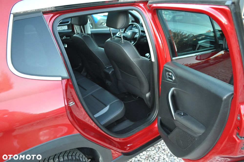 Peugeot 2008 1.2 Pure Tech Allure S&S - 17