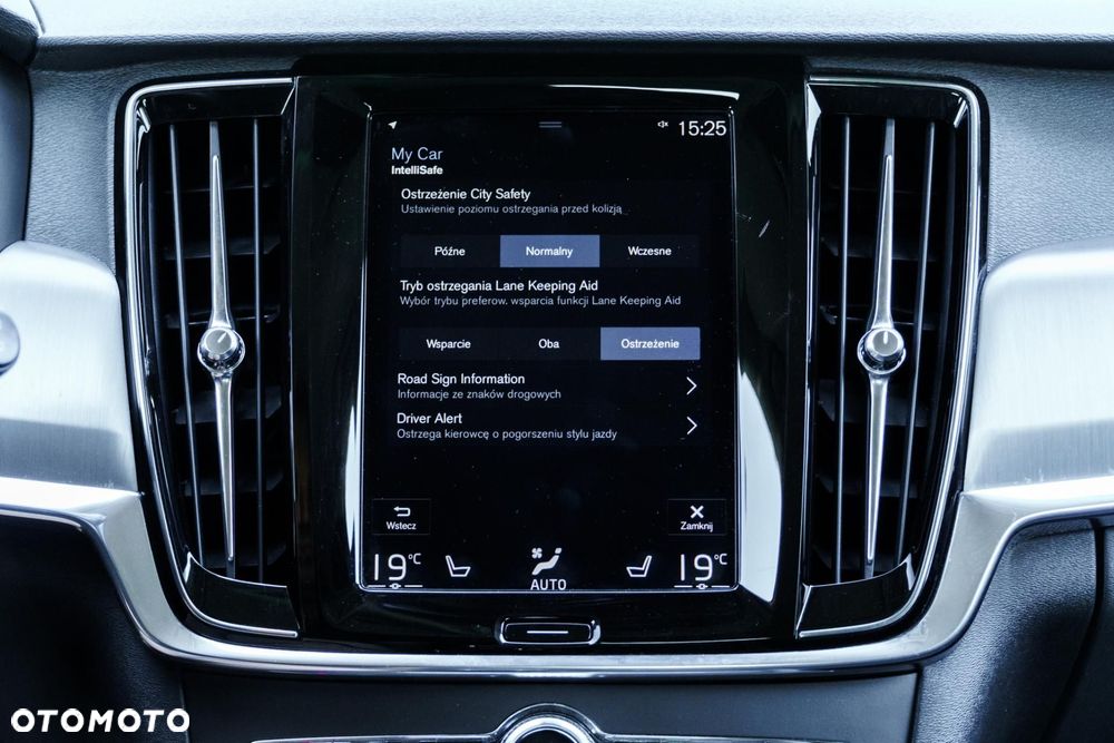 Volvo V90 D4 Momentum - 24
