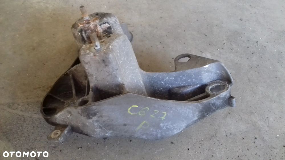 łapa mocowanie silnika prawa 4F0199352M A6 C6 2.7 TDI