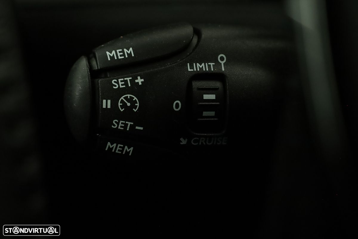 Peugeot 2008 1.2 PureTech Allure EAT8 - 18