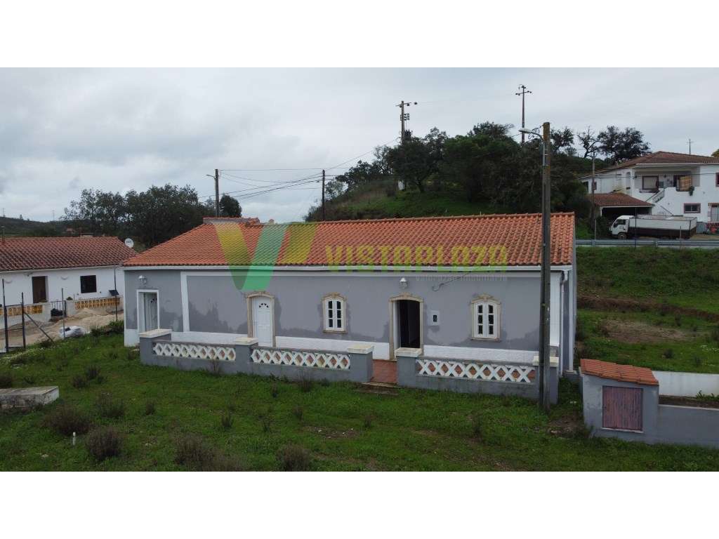 Moradia Isolada com Jardim e Boa Exposição Solar em São Bartolomeu ... - Grande imagem: 5/26
