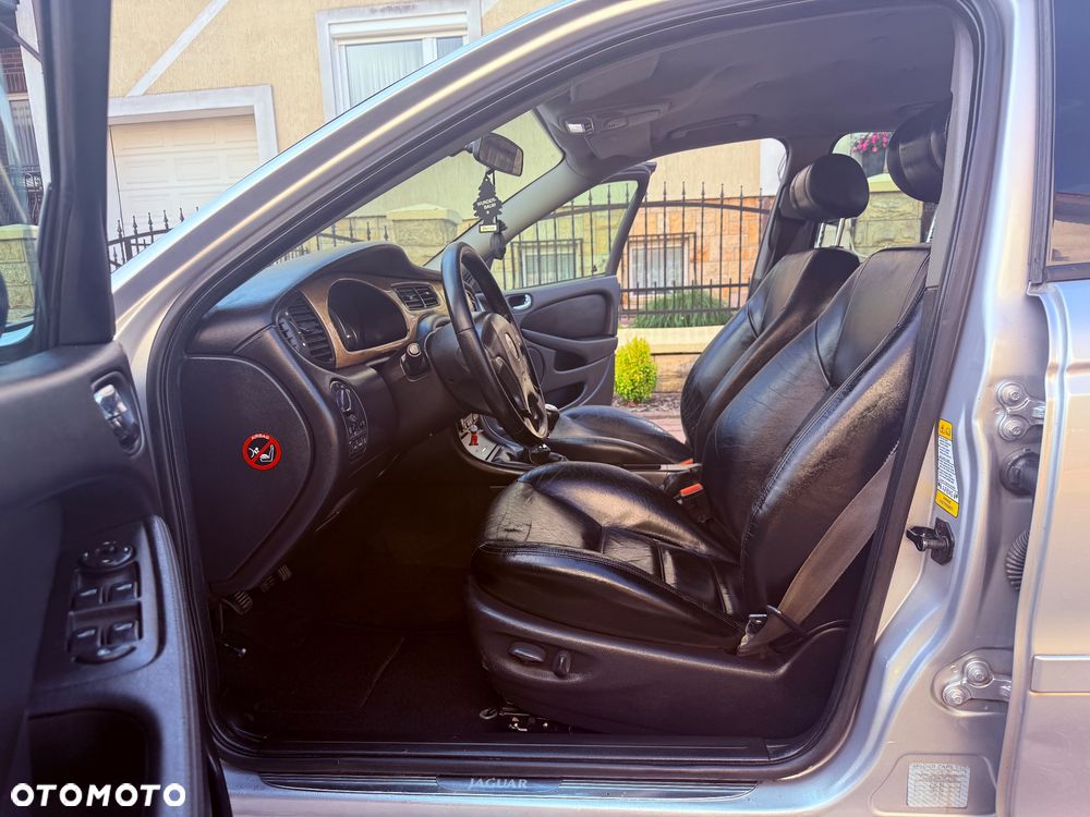 Jaguar X-Type 2.5 V6 4x4 Executive - 15