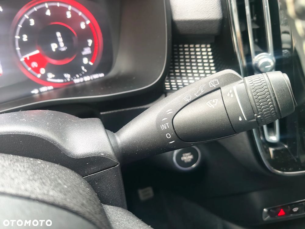 Volvo XC 40 T3 R-Design - 32