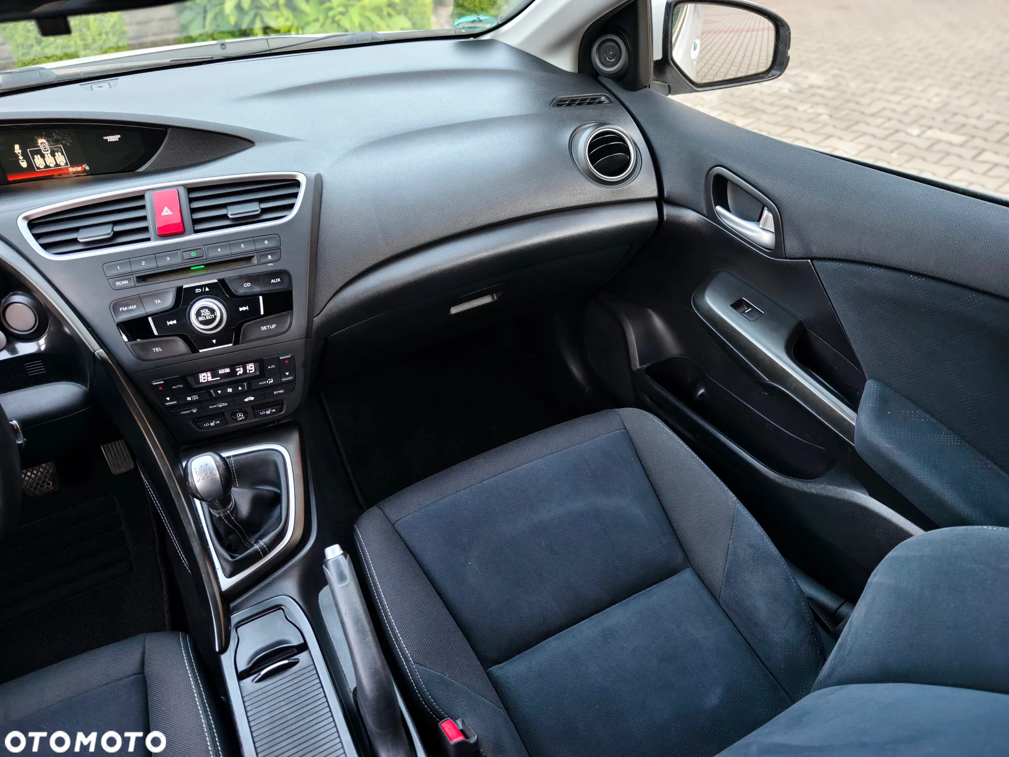 Honda Civic 1.8 i-VTEC Sport - 13