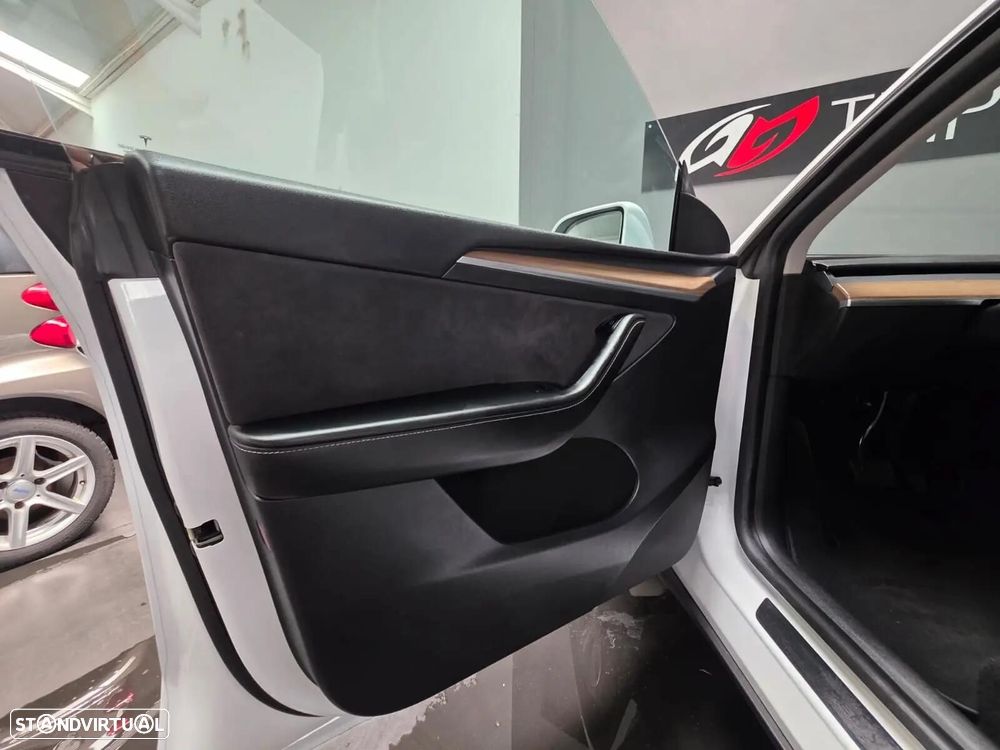 Tesla Model Y Long Range Dual Motor AWD - 15