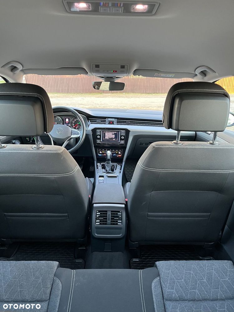 Volkswagen Passat - 8
