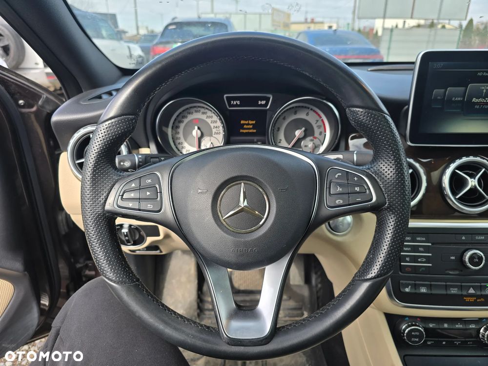 Mercedes-Benz GLA - 15